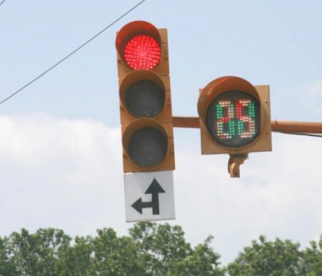 Accident în zona Far: doi răniţi, ambii şoferi spun că au intrat în intersecţie pe verde!